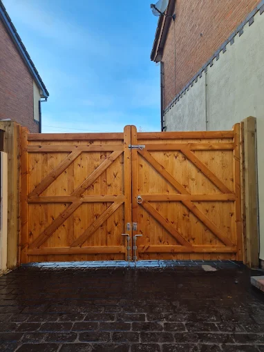 Wooden driveway gates fitted to a home in ellesmere port.